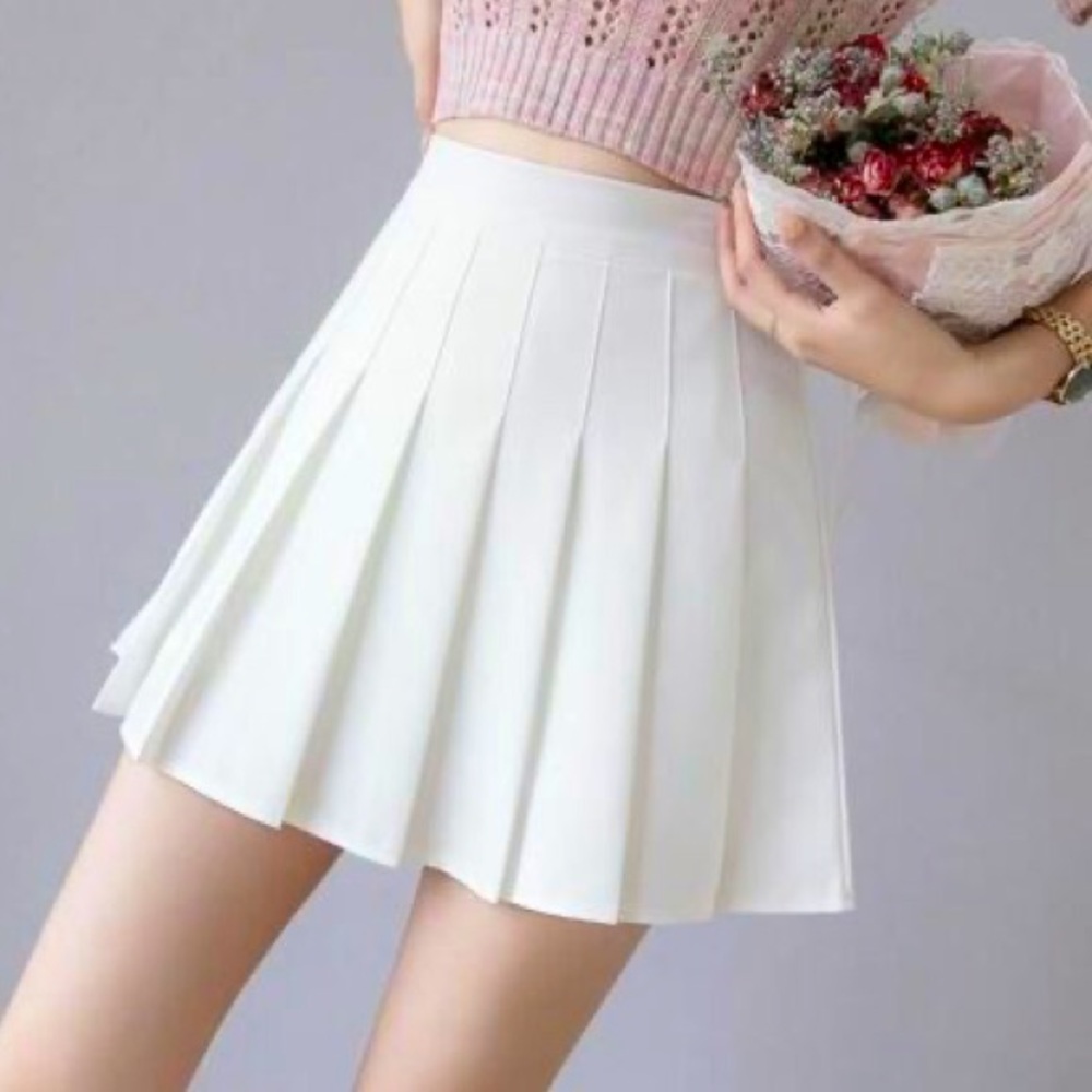 Urban Daizy Pleated Tennis Skirt in cream/off white size Lg